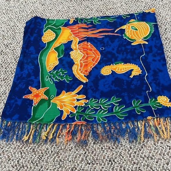 Beachy Themed Sarong - Picture 4 of 6